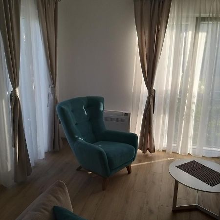 Petivat Gardens Apartment ภายนอก รูปภาพ