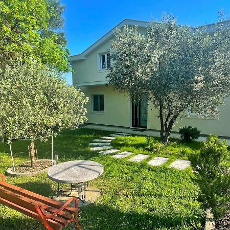 Petivat Gardens Apartment ภายนอก รูปภาพ