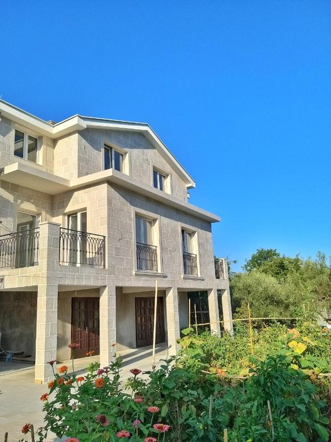 Petivat Gardens Apartment ภายนอก รูปภาพ
