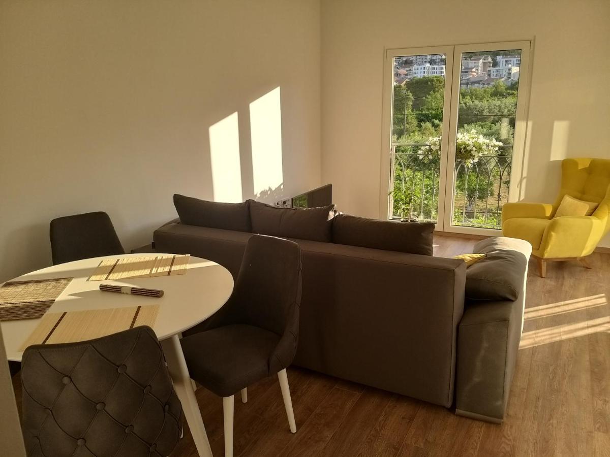 Petivat Gardens Apartment ภายนอก รูปภาพ