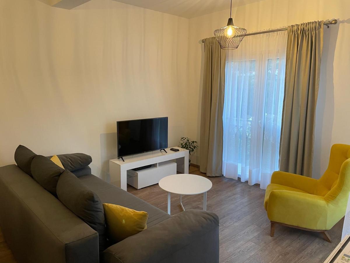 Petivat Gardens Apartment ภายนอก รูปภาพ