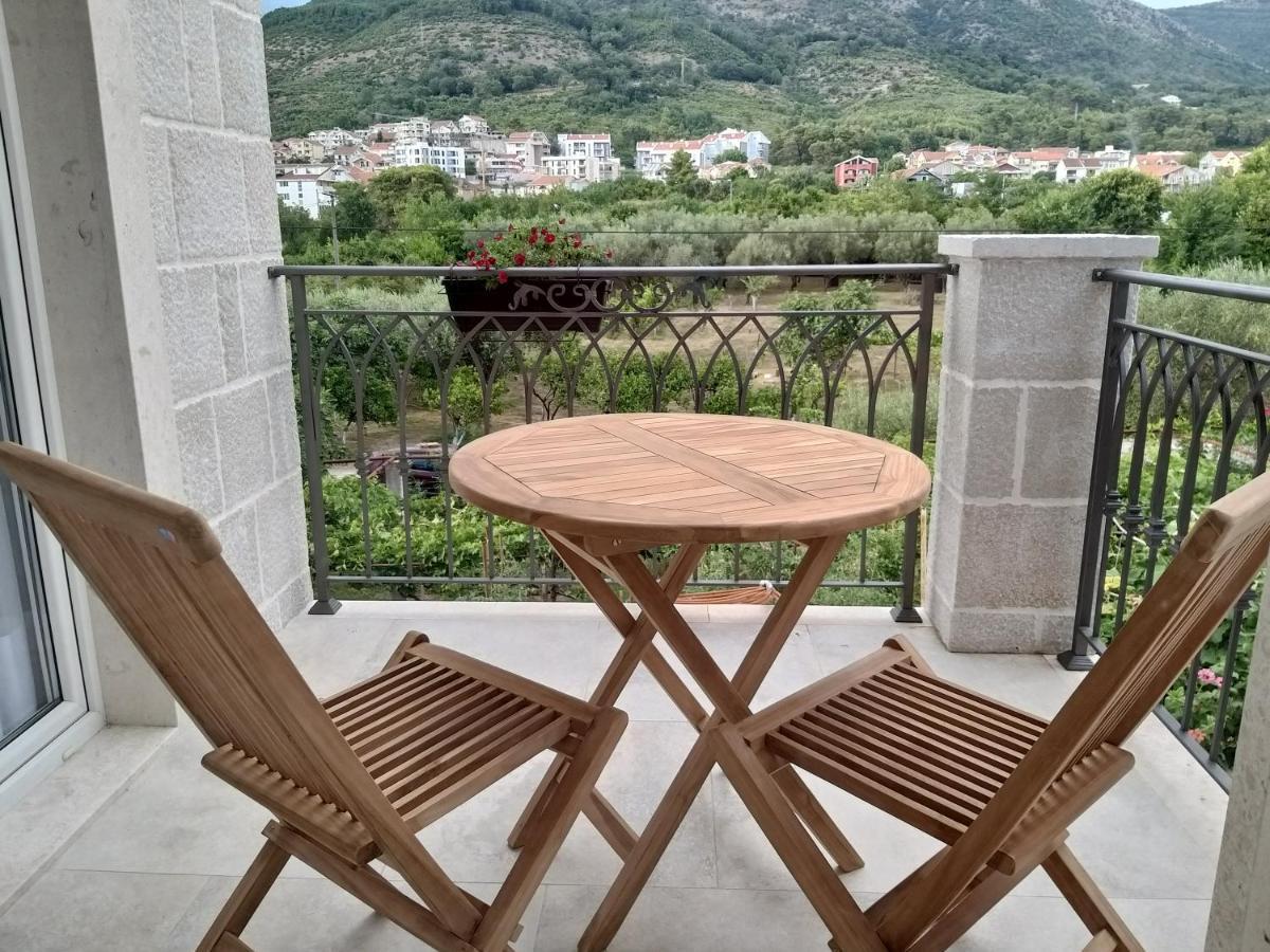 Petivat Gardens Apartment ภายนอก รูปภาพ