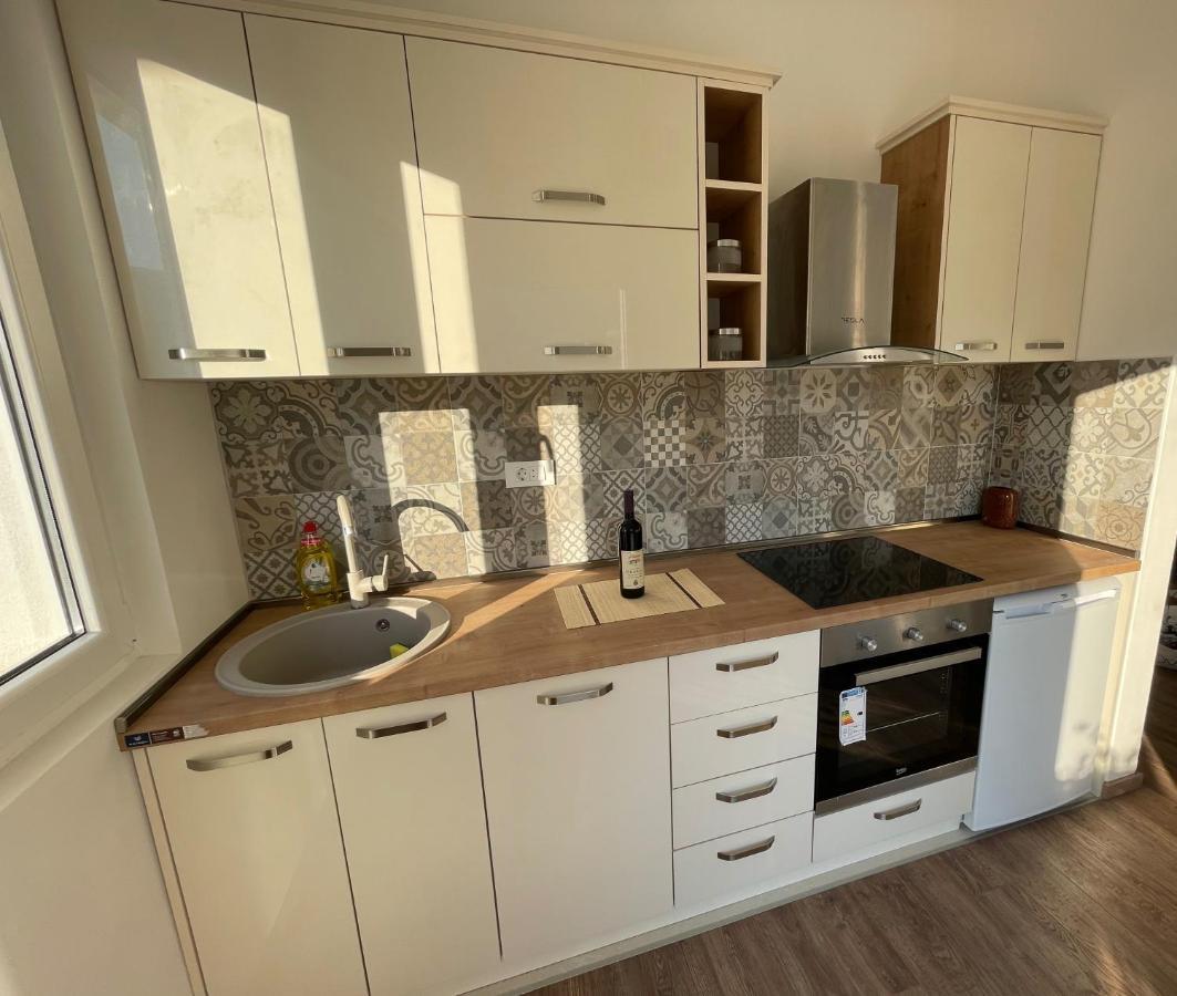 Petivat Gardens Apartment ภายนอก รูปภาพ