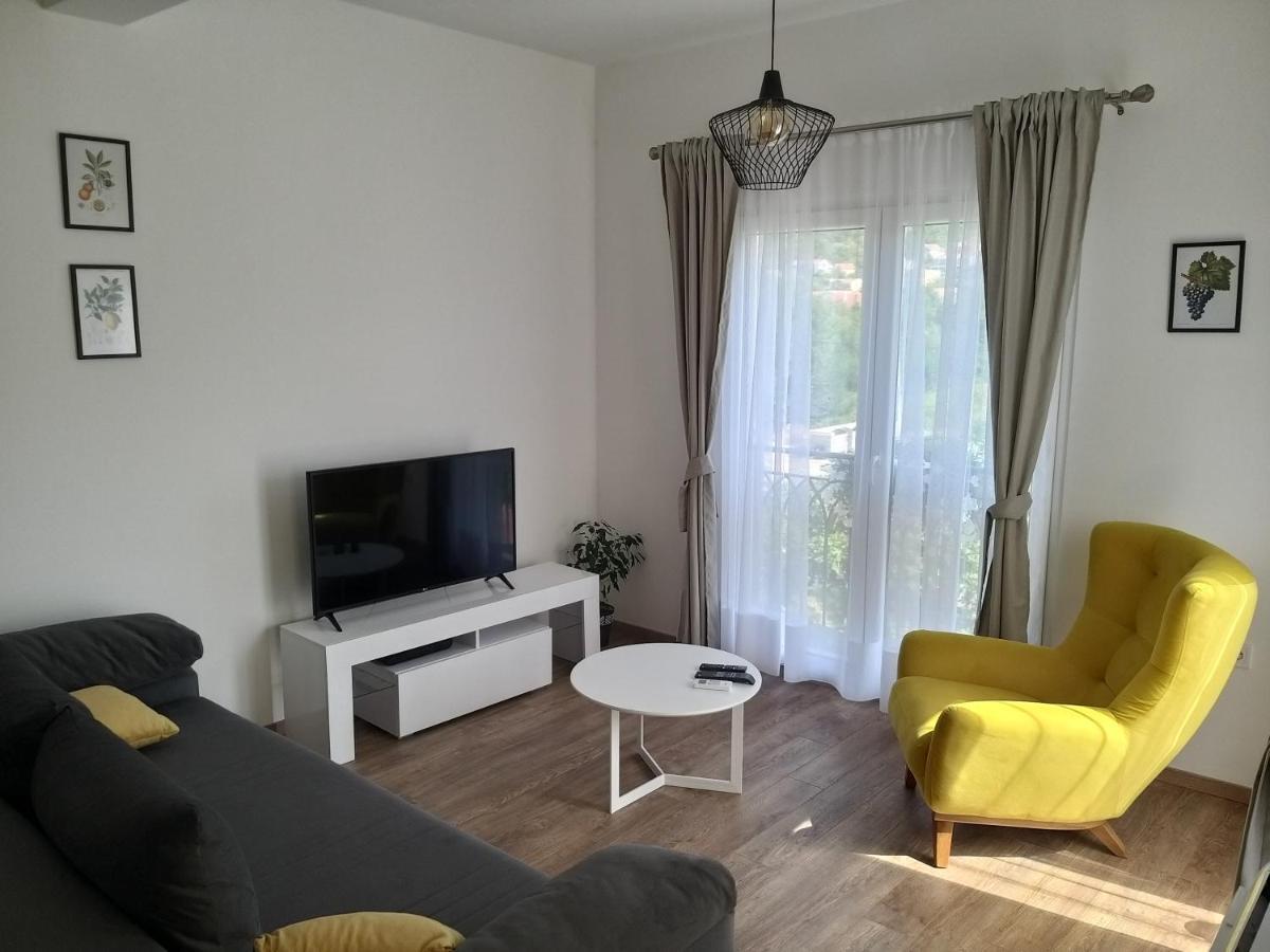 Petivat Gardens Apartment ภายนอก รูปภาพ