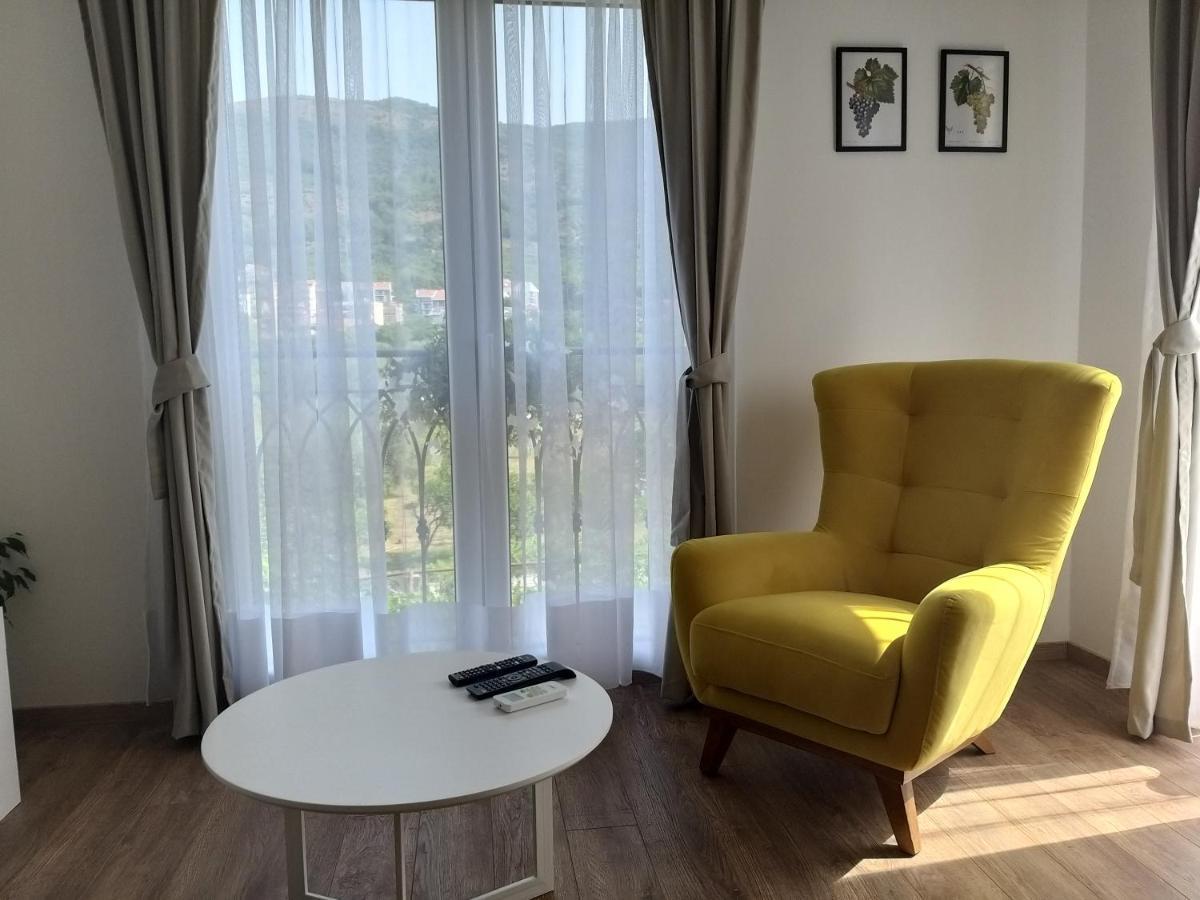 Petivat Gardens Apartment ภายนอก รูปภาพ