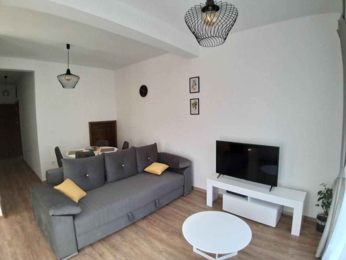 Petivat Gardens Apartment ภายนอก รูปภาพ