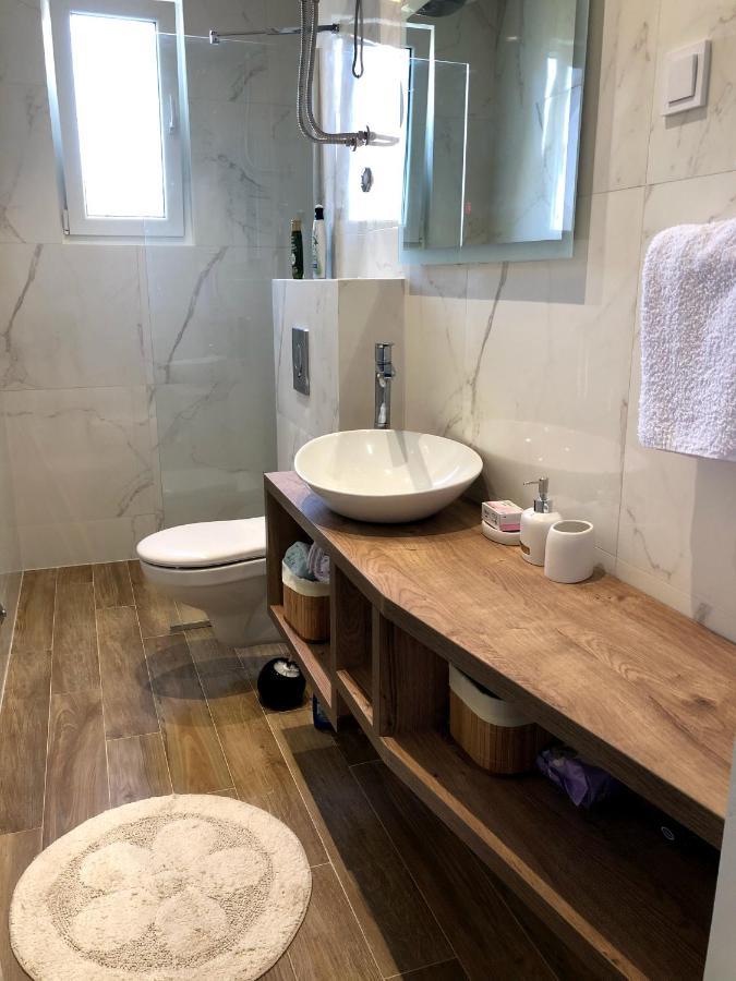 Petivat Gardens Apartment ภายนอก รูปภาพ