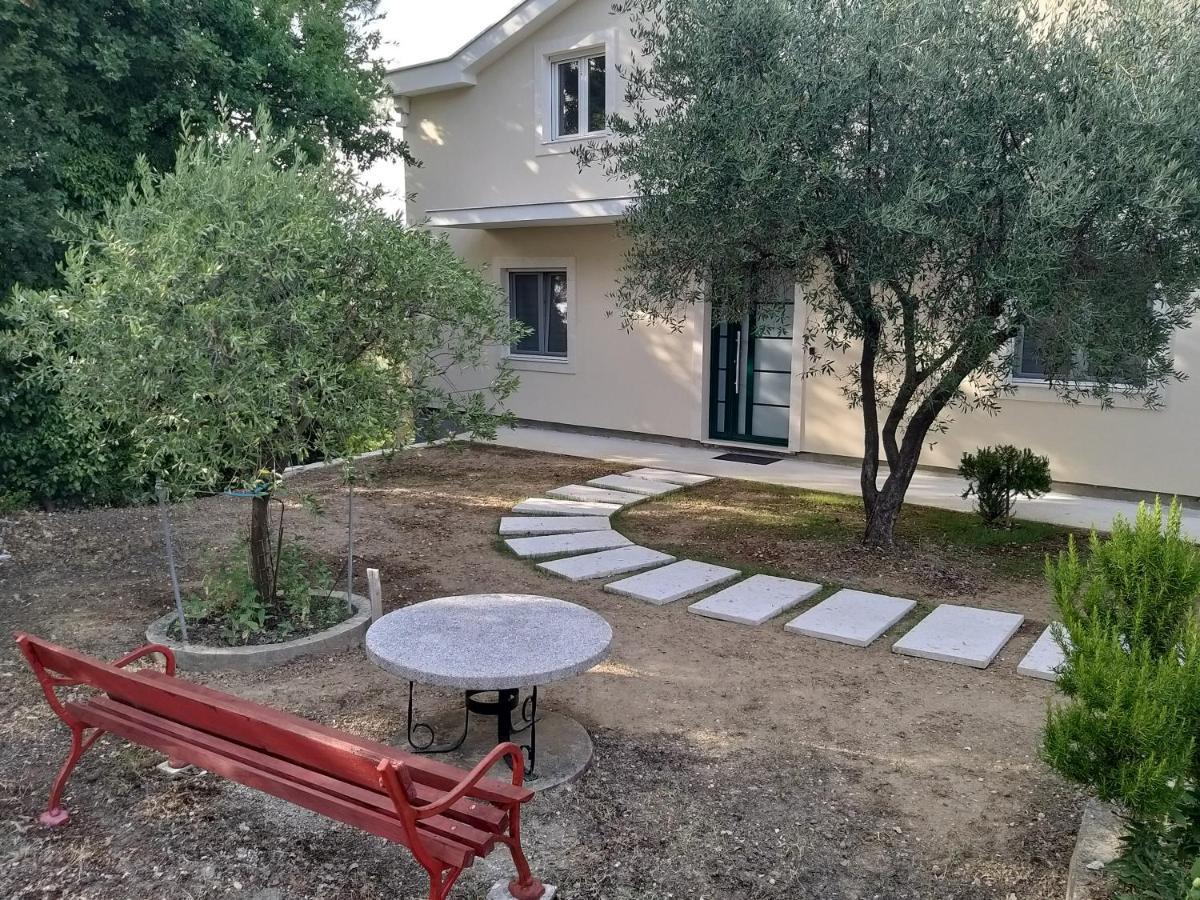 Petivat Gardens Apartment ภายนอก รูปภาพ