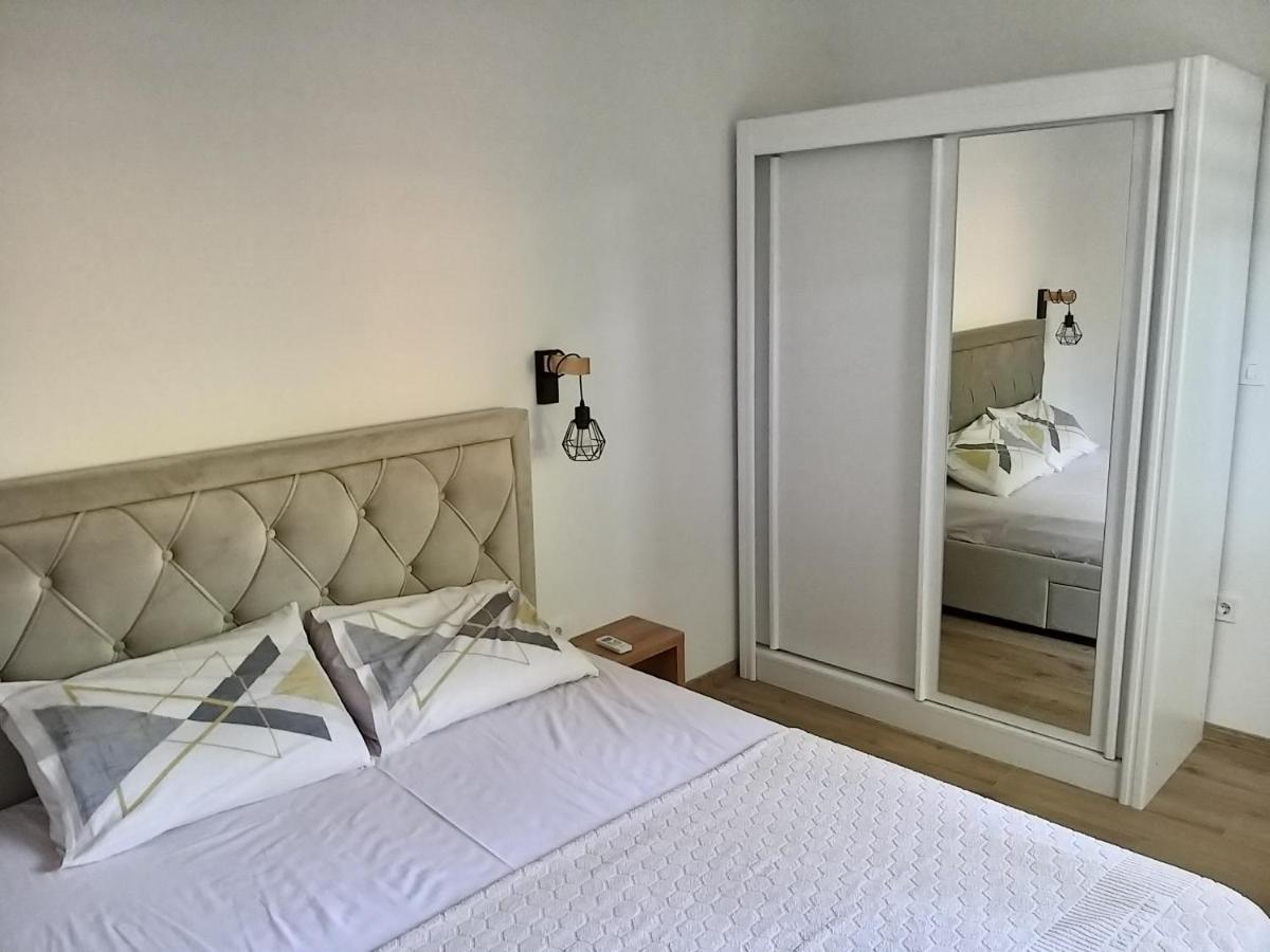 Petivat Gardens Apartment ภายนอก รูปภาพ