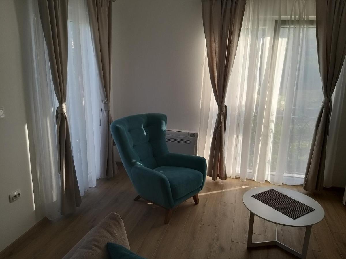 Petivat Gardens Apartment ภายนอก รูปภาพ