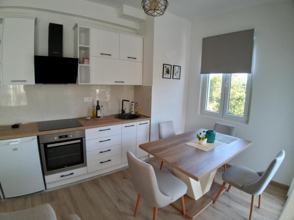 Petivat Gardens Apartment ภายนอก รูปภาพ