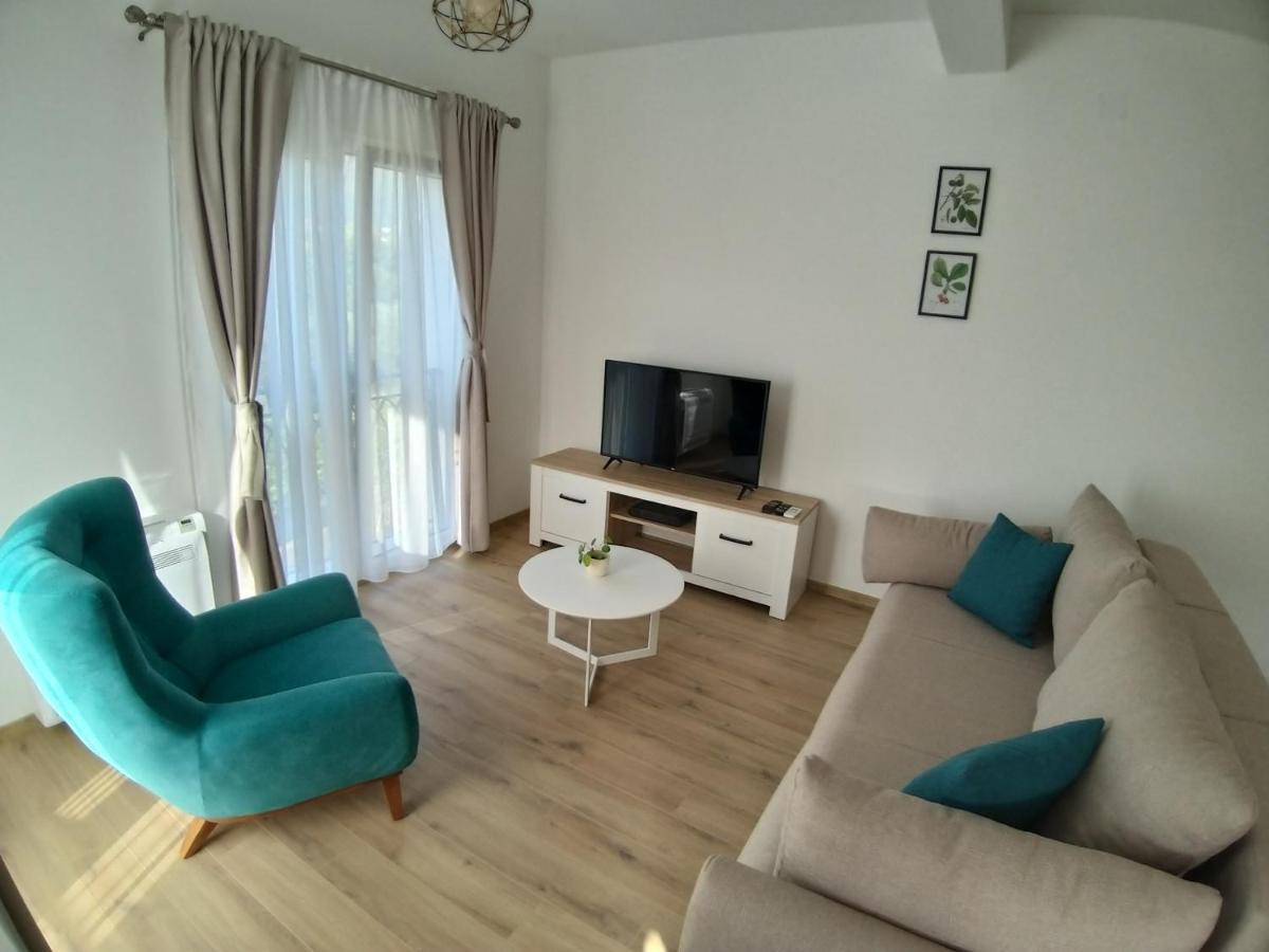 Petivat Gardens Apartment ภายนอก รูปภาพ