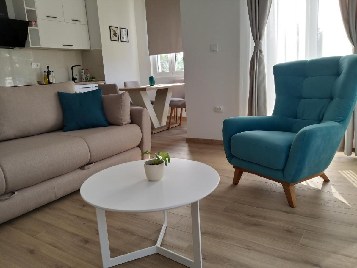 Petivat Gardens Apartment ภายนอก รูปภาพ