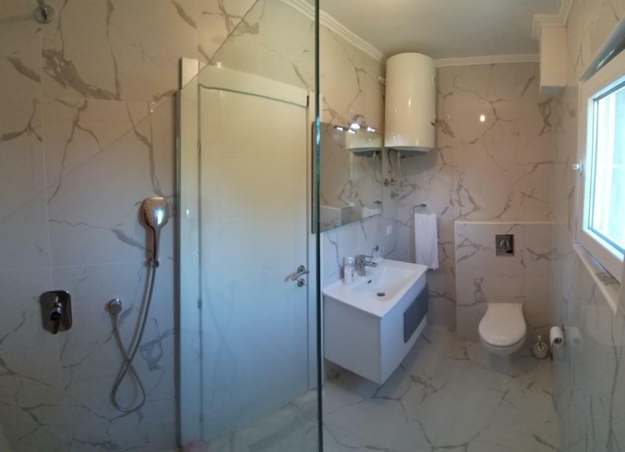Petivat Gardens Apartment ภายนอก รูปภาพ